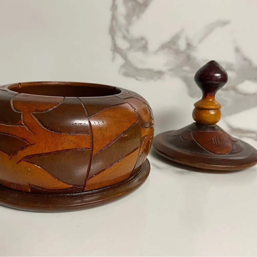 Hand Carved Multi Colored Wood Decorative Bowl Peak Top Lid Centerpiece Vintage - Picture 4 of 8